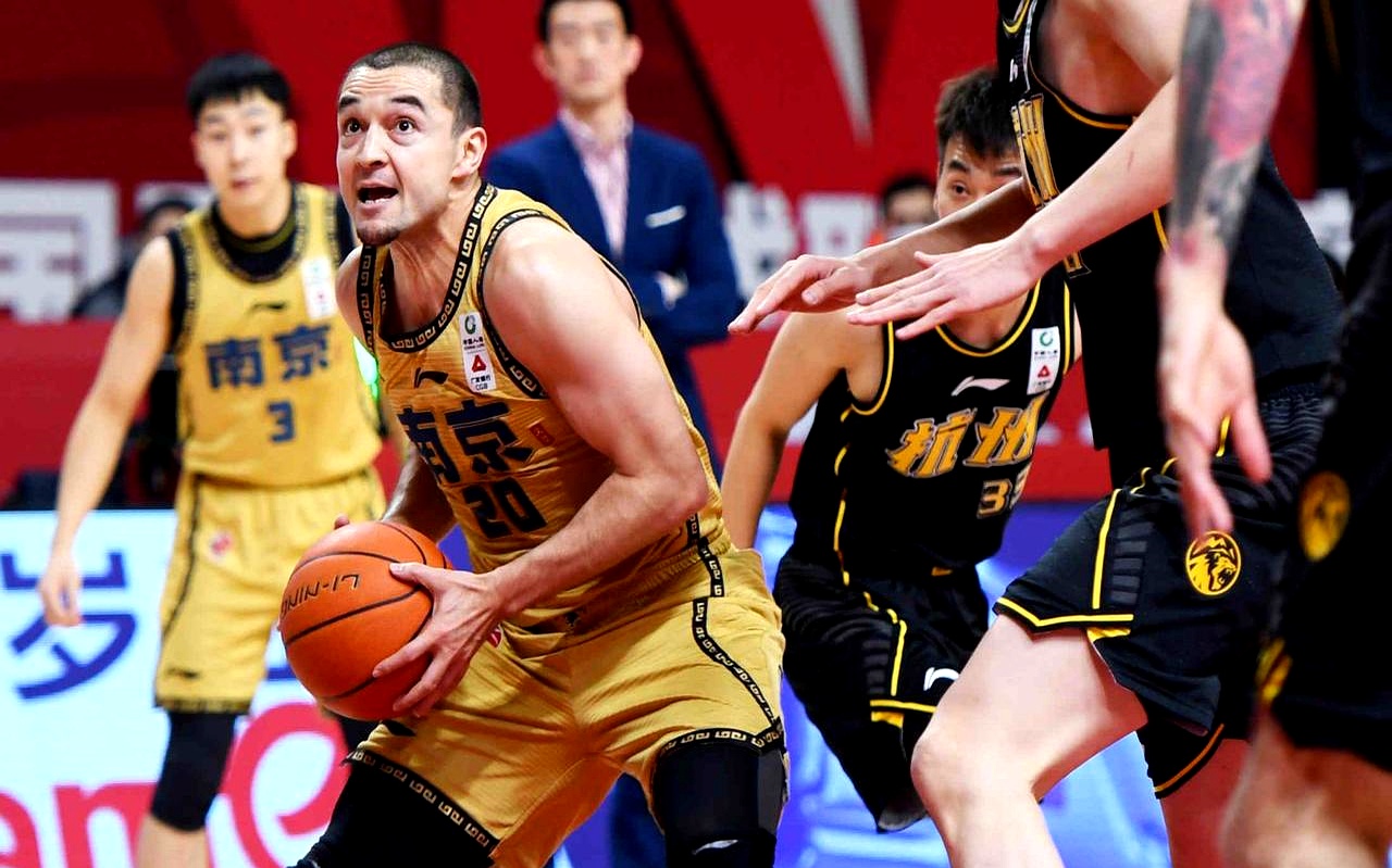 九游- CBA常规赛集结日走向成谜，勒沃库森回应争议，信心回归，年轻球员得到机会